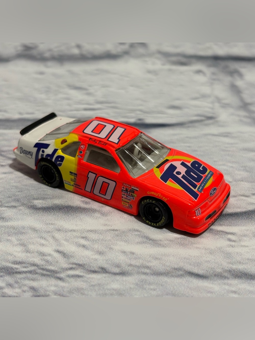 Vintage 1995 Nascar Ford Thunderbird Tide Ricky Rudd #10 model car